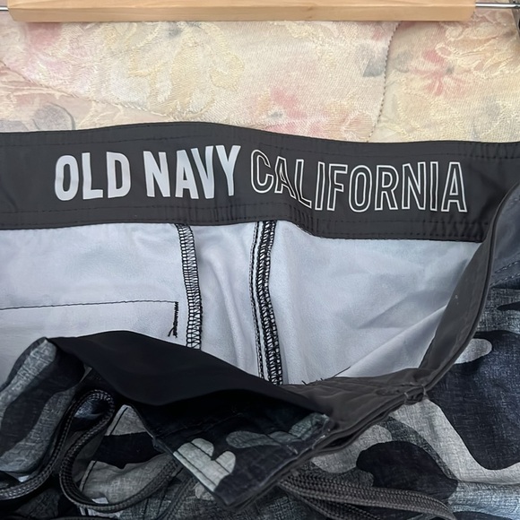 Old Navy Black and Gray Board Shorts Camouflage Swimwear - Picture 3 of 4